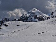 53 Scendendo sul 101 rivedo le mie orme nella neve del percorso seguito 